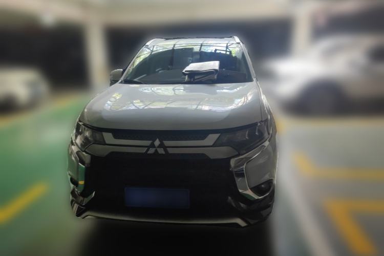 Used Mitsubishi Outlander 2019 2.4L 4x4 Zhi Xiang Edition 7 Seats China VI Standard Front