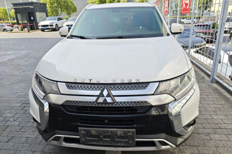 Used Mitsubishi Outlander 2019 2.4L 4x4 Zhi Xiang Edition 5 Seats China V Emission Standard Front