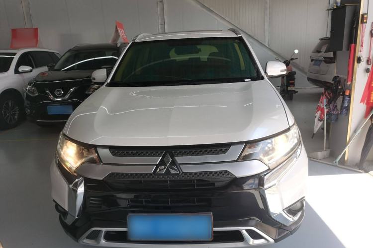 Used Mitsubishi Outlander 2019 2.0L Two-Wheel Drive Comfort Edition 7-Seater China VI Standard Front