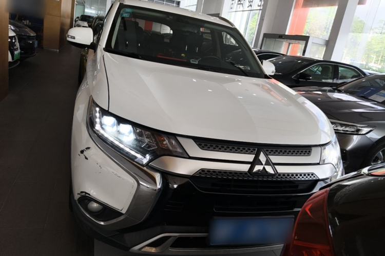 Used Mitsubishi Outlander 2019 2.4L 4x4 Zhi Xiang Edition 5 Seats China V Emission Standard Front