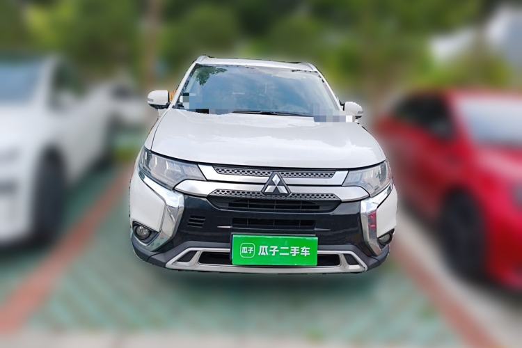 Used Mitsubishi Outlander 2019 2.4L 4x4 Zhi Xiang Edition 7 Seats China VI Standard Front