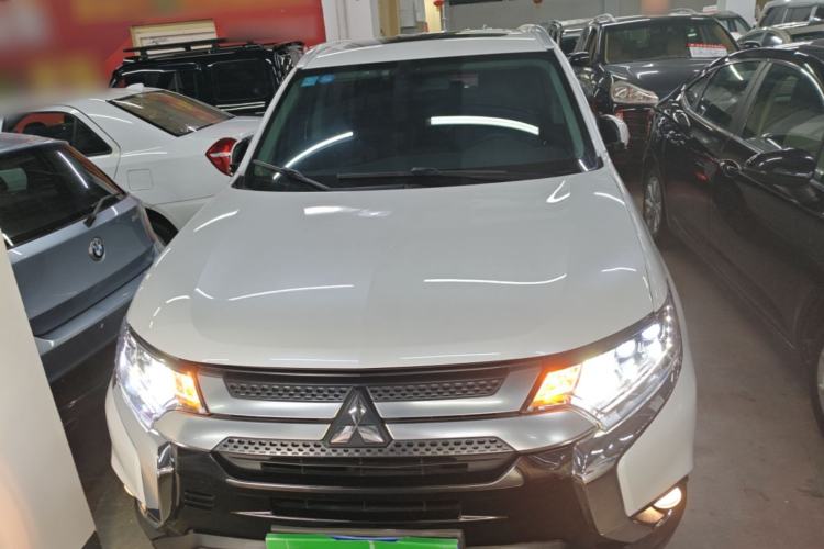 Used Mitsubishi Outlander 2019 2.4L 4x4 Zhi Xiang Edition 5 Seats China V Emission Standard Front