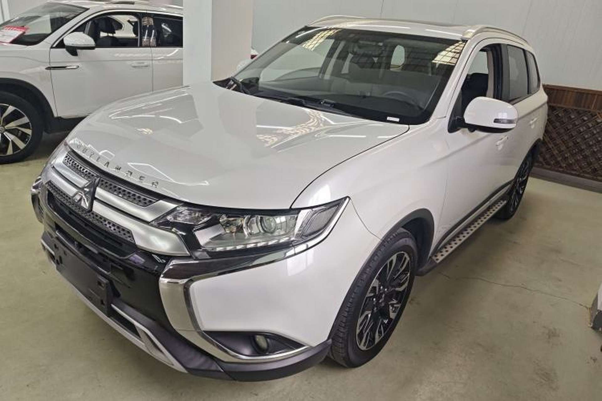 Used Mitsubishi Outlander 2019 2.0L Two-Wheel Drive Comfort Edition 7-Seater China VI Standard Front Left 45 Deg