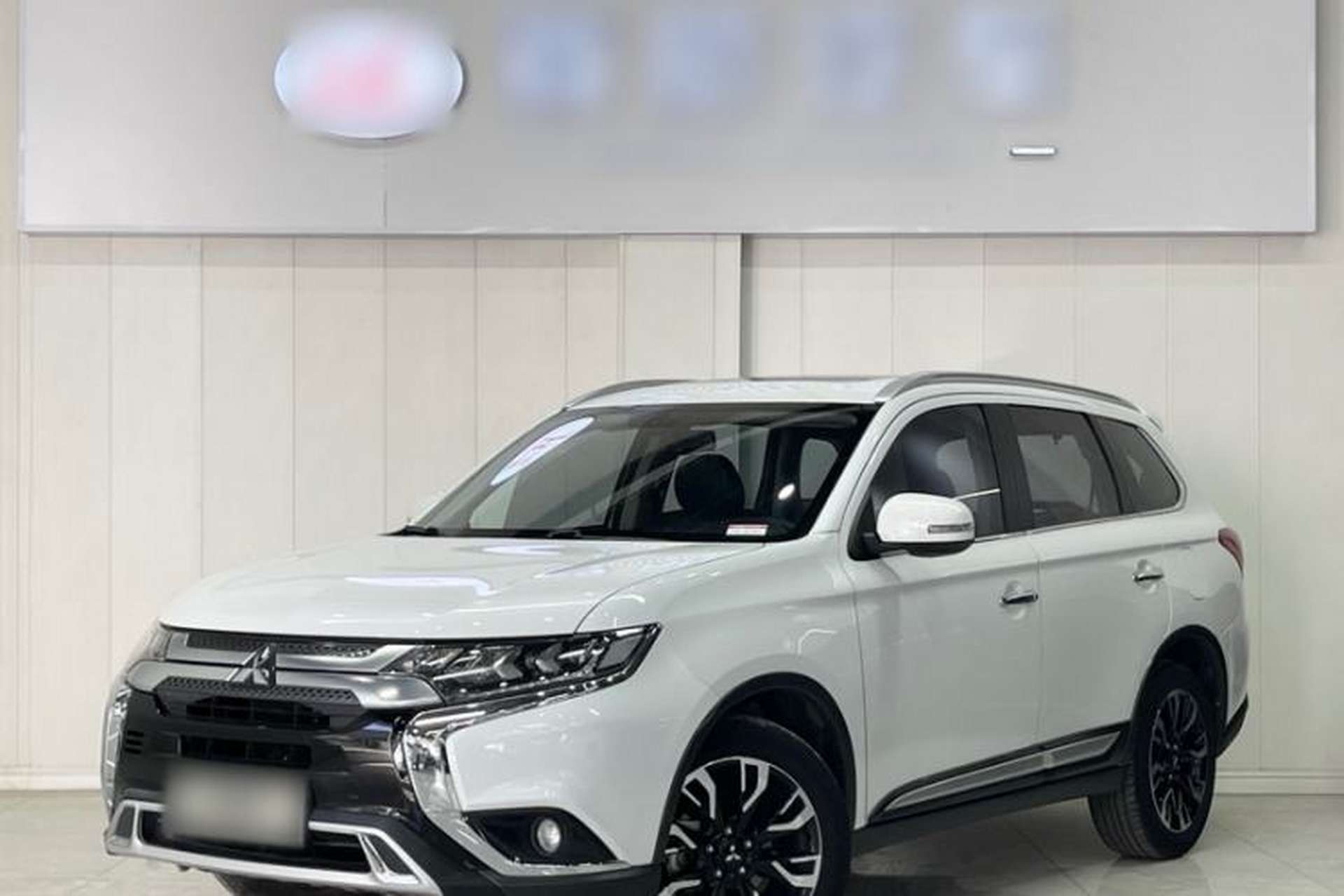 Used Mitsubishi Outlander 2019 2.4L 4x4 Zhi Xiang Edition 5 Seats China VI Standard Front Left 45 Deg