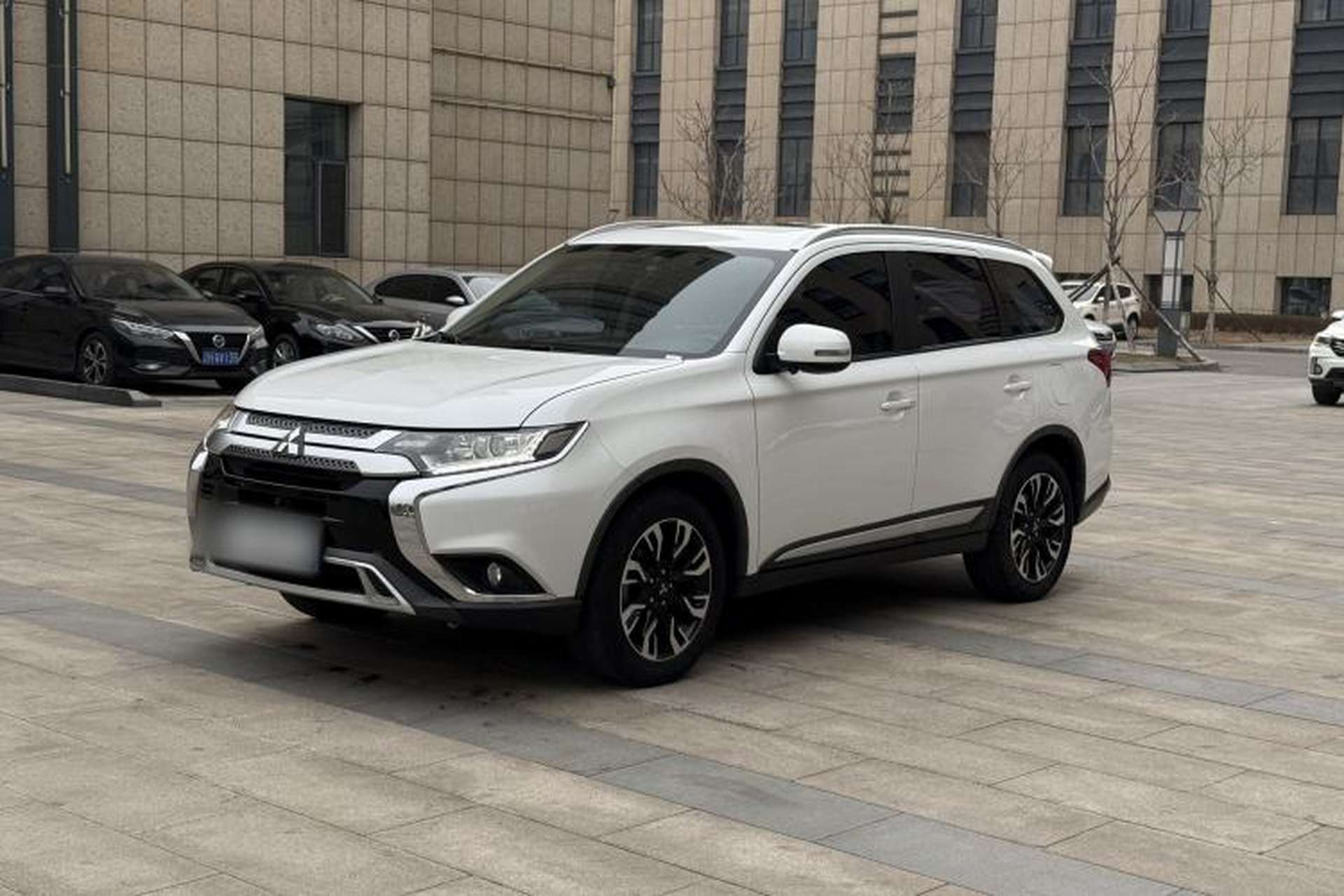 Used Mitsubishi Outlander 2019 2.0L Two-Wheel Drive Comfort Edition 5 Seats China VI Standard Front Left 45 Deg