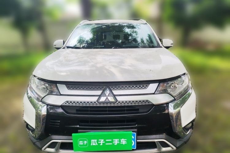 Used Mitsubishi Outlander 2019 2.0L Two-Wheel Drive Comfort Edition 7 Seats China V Emission Standard Front