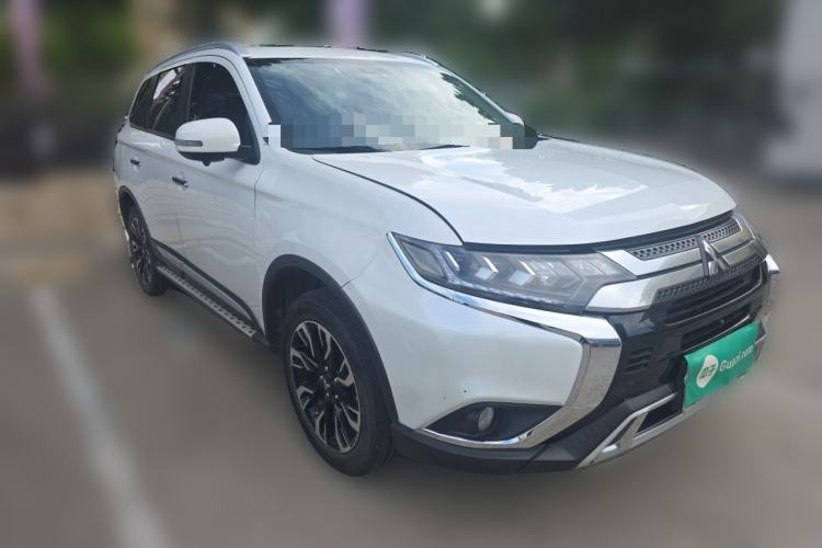 Used Mitsubishi Outlander 2019 2.4L 4x4 Zhi Xiang Edition 7 Seats China VI Standard Front Right 45 Deg
