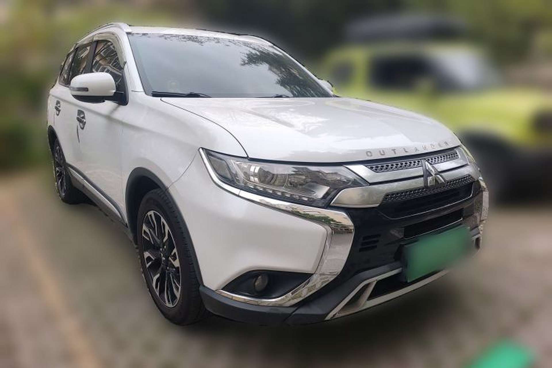 Used Mitsubishi Outlander 2019 2.0L Two-Wheel Drive Comfort Edition 7 Seats China V Emission Standard Front Right 45 Deg