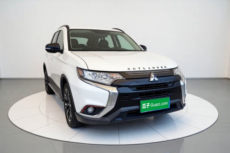 Used Mitsubishi Outlander 2019 2.0L Two-Wheel Drive Comfort Edition 5 Seats China VI Standard Front Right 45 Deg