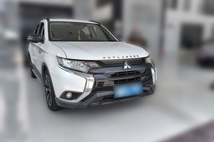 Used Mitsubishi Outlander 2019 2.0L Two-Wheel Drive Comfort Edition 5 Seats China VI Standard Front Right 45 Deg
