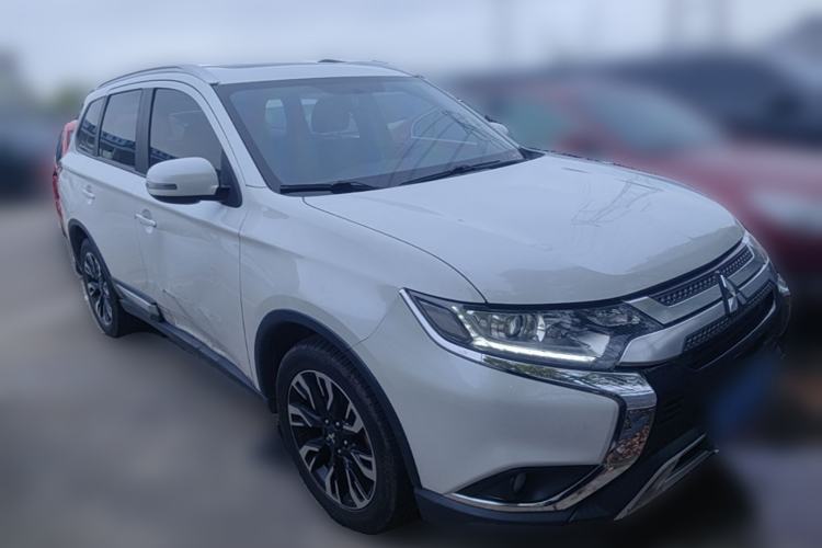 Used Mitsubishi Outlander 2019 2.0L Two-Wheel Drive Comfort Edition 5 Seats China VI Standard Front Right 45 Deg