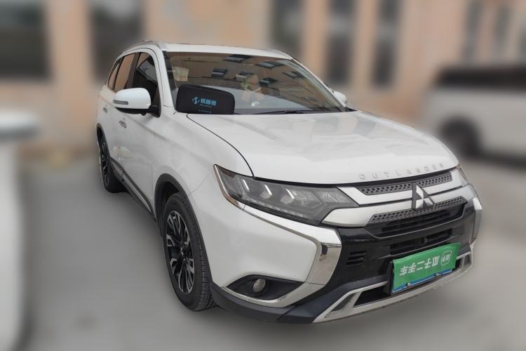 Used Mitsubishi Outlander 2019 2.4L 4x4 Zhi Xiang Edition 5 Seats China VI Standard Front Right 45 Deg