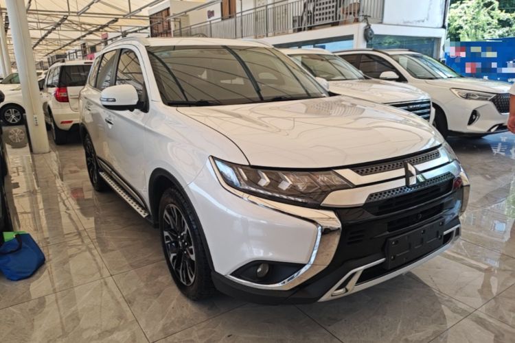 Used Mitsubishi Outlander 2019 2.4L 4x4 Zhi Xiang Edition 5 Seats China VI Standard Front Right 45 Deg