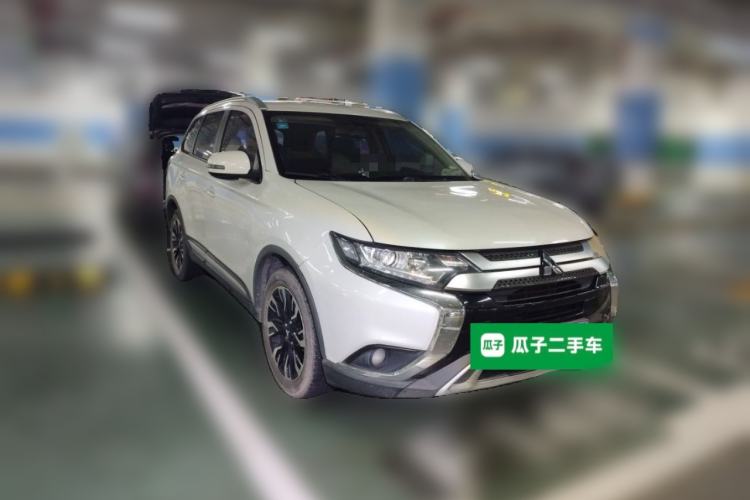 Used Mitsubishi Outlander 2019 2.0L Two-Wheel Drive Comfort Edition 5 Seats China VI Standard Front Right 45 Deg