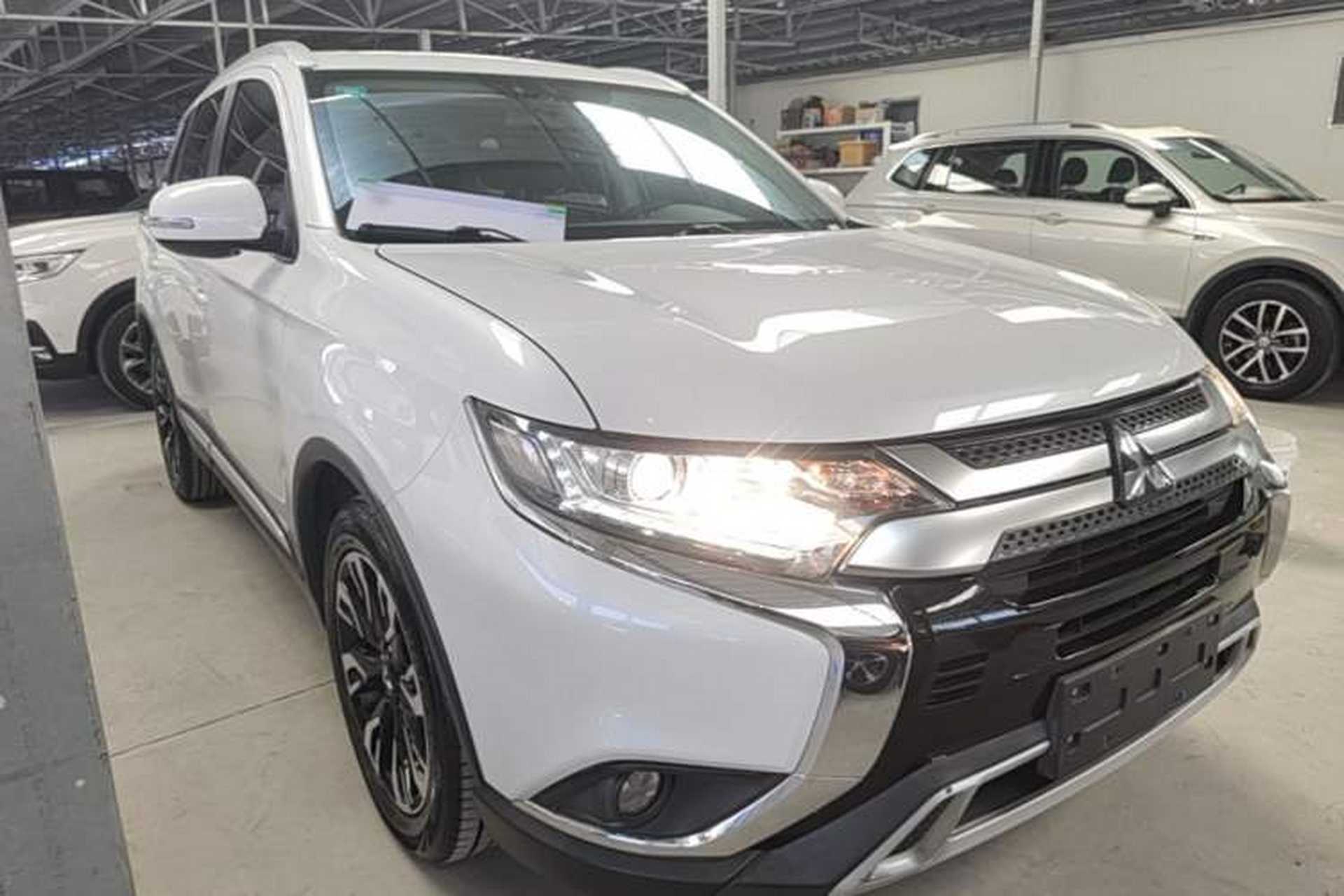 Used Mitsubishi Outlander 2019 2.0L Two-Wheel Drive Comfort Edition 5 Seats China VI Standard Front Right 45 Deg