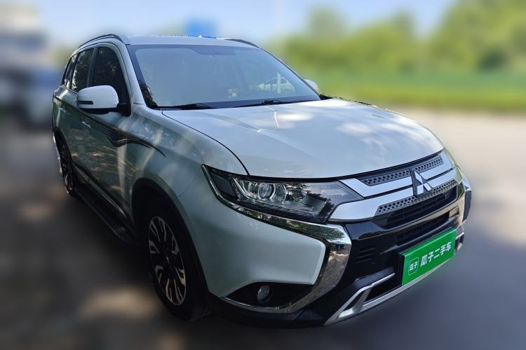 Used Mitsubishi Outlander 2019 2.0L Two-Wheel Drive Comfort Edition 5 Seats China VI Standard Front Right 45 Deg