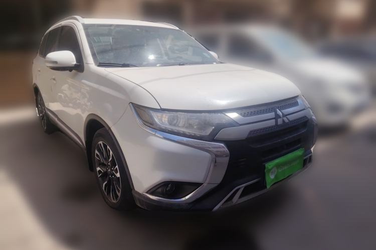 Used Mitsubishi Outlander 2019 2.0L Two-Wheel Drive Comfort Edition 5 Seats China VI Standard Front Right 45 Deg