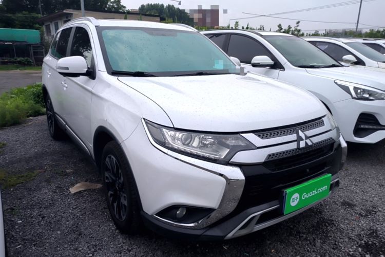 Used Mitsubishi Outlander 2019 2.0L Two-Wheel Drive Comfort Edition 5 Seats China VI Standard Front Right 45 Deg