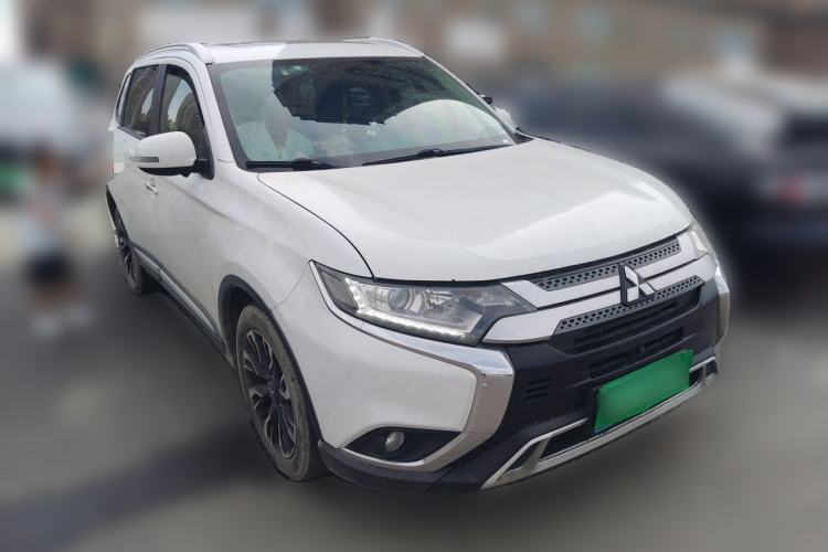 Used Mitsubishi Outlander 2019 2.0L Two-Wheel Drive Comfort Edition 5 Seats China VI Standard Front Right 45 Deg