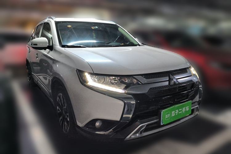 Used Mitsubishi Outlander 2019 2.0L Two-Wheel Drive Comfort Edition 5 Seats China VI Standard Front Right 45 Deg