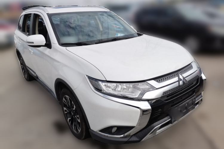 Used Mitsubishi Outlander 2019 2.0L Two-Wheel Drive Comfort Edition 5 Seats China VI Standard Front Right 45 Deg