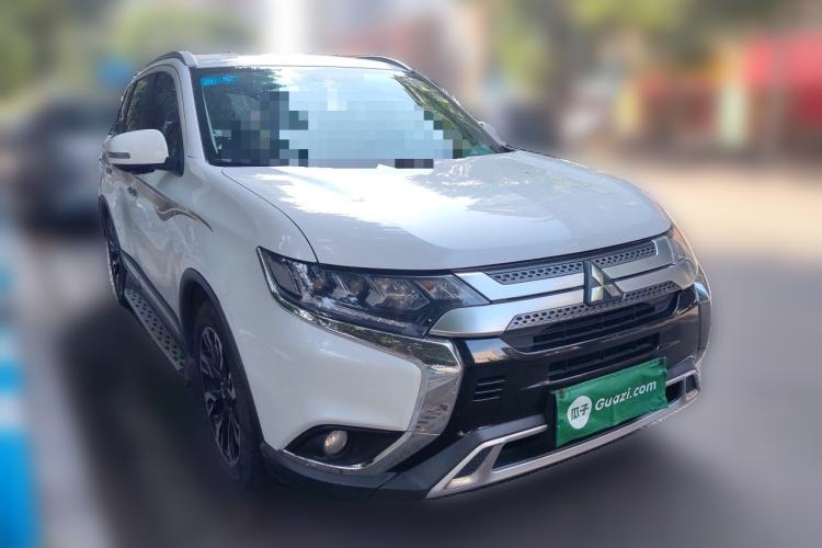 Used Mitsubishi Outlander 2019 2.4L 4x4 Zhi Xiang Edition 7 Seats China V Emission Standard Front Right 45 Deg