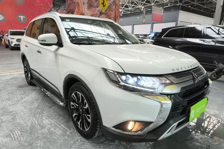 Used Mitsubishi Outlander 2019 2.4L 4x4 Zhi Xiang Edition 5 Seats China VI Standard Front Right 45 Deg