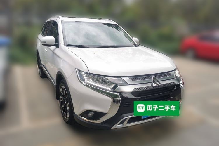 Used Mitsubishi Outlander 2019 2.0L Two-Wheel Drive Comfort Edition 5 Seats China VI Standard Front Right 45 Deg