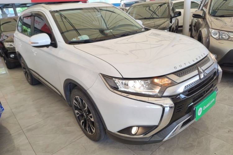 Used Mitsubishi Outlander 2019 2.0L Two-Wheel Drive Comfort Edition 5 Seats China VI Standard Front Right 45 Deg