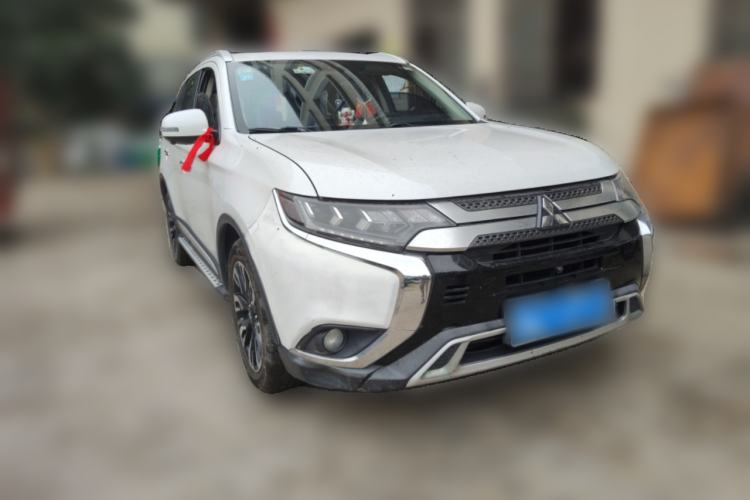 Used Mitsubishi Outlander 2019 2.4L 4x4 Zhi Xiang Edition 5 Seats China V Emission Standard Front Right 45 Deg