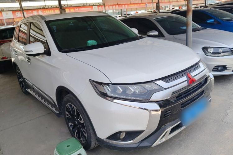 Used Mitsubishi Outlander 2019 2.4L 4x4 Zhi Xiang Edition 7 Seats China V Emission Standard Front Right 45 Deg