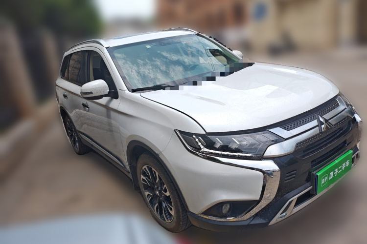 Used Mitsubishi Outlander 2019 2.4L 4x4 Zhi Xiang Edition 5 Seats China V Emission Standard Front Right 45 Deg