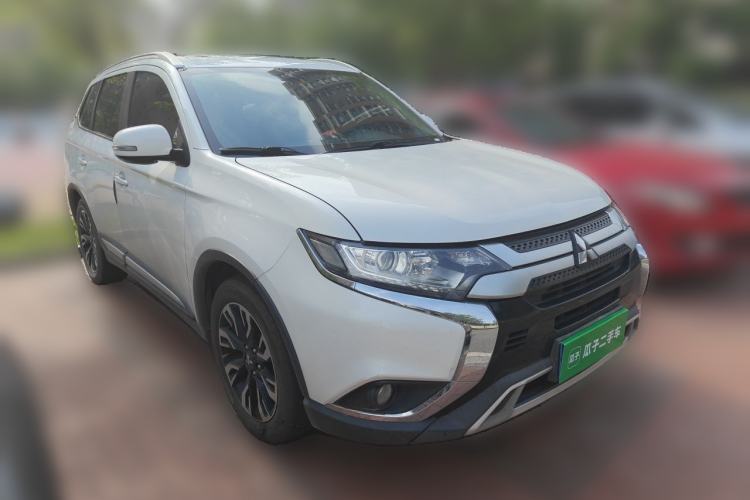 Used Mitsubishi Outlander 2019 2.0L Two-Wheel Drive Comfort Edition 5 Seats China VI Standard Front Right 45 Deg