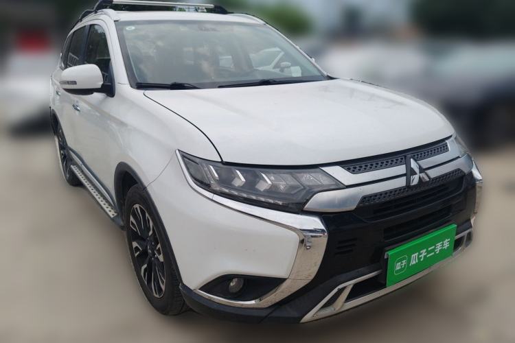 Used Mitsubishi Outlander 2019 2.4L 4x4 Zhi Xiang Edition 5 Seats China VI Standard Front Right 45 Deg
