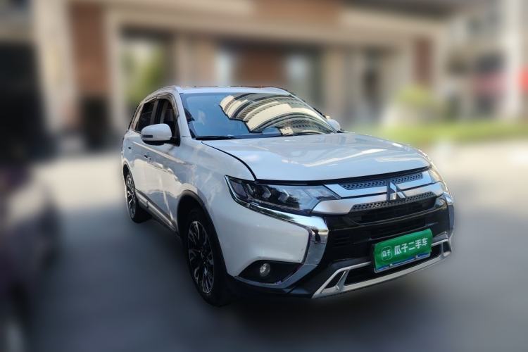 Used Mitsubishi Outlander 2019 2.4L 4x4 Zhi Xiang Edition 7 Seats China VI Standard Front Right 45 Deg
