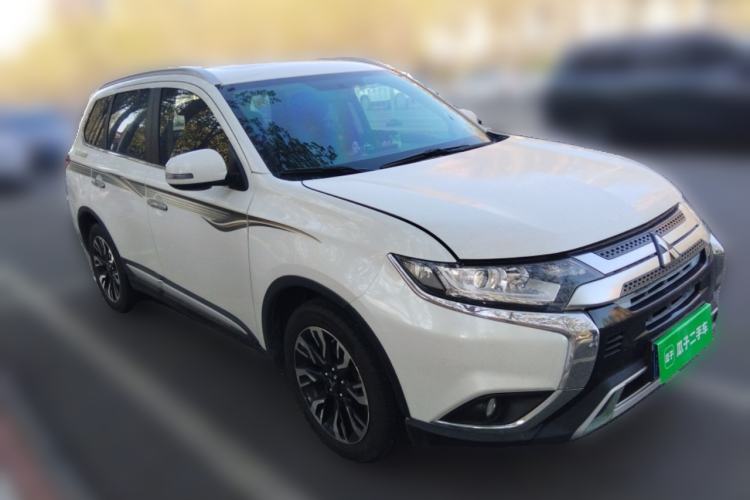 Used Mitsubishi Outlander 2019 2.0L Two-Wheel Drive Comfort Edition 5 Seats China VI Standard Front Right 45 Deg