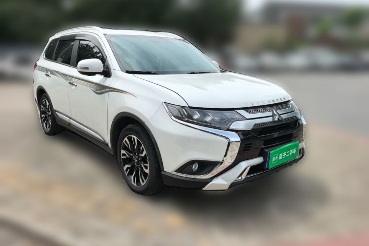 Used Mitsubishi Outlander 2019 2.4L 4x4 Zhi Xiang Edition 7 Seats China VI Standard Front Right 45 Deg