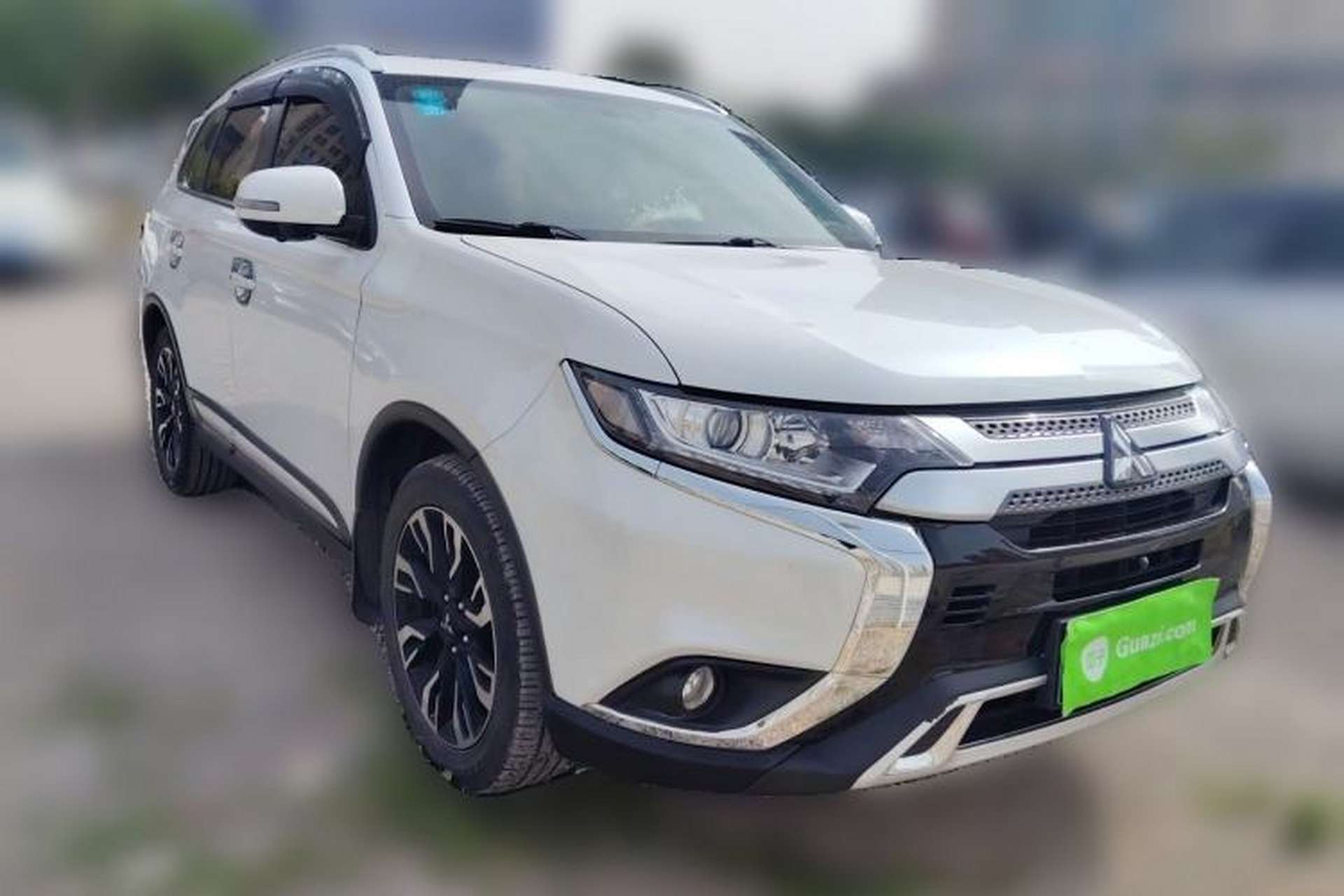 Used Mitsubishi Outlander 2019 2.0L Two-Wheel Drive Comfort Edition 7 Seats China V Emission Standard Front Right 45 Deg