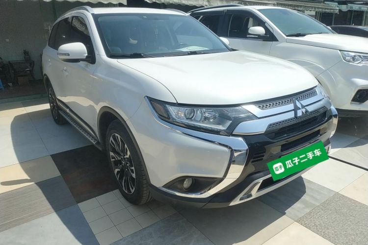 Used Mitsubishi Outlander 2019 2.0L Two-Wheel Drive Comfort Edition 5 Seats China V Standard Front Right 45 Deg