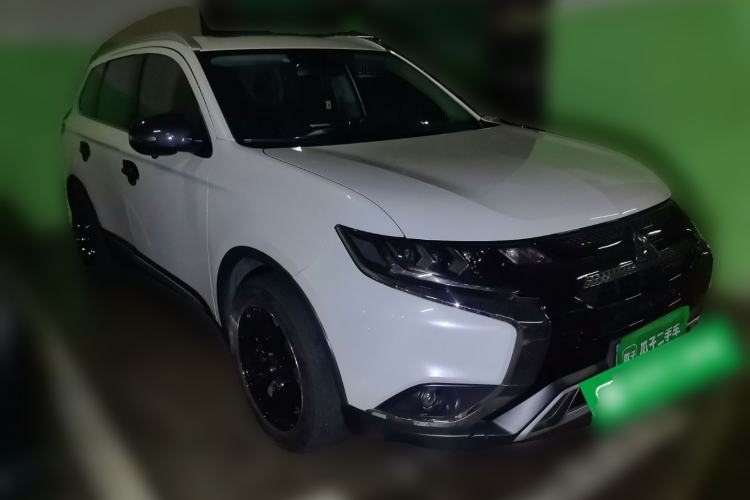 Used Mitsubishi Outlander 2019 2.4L 4x4 Zhi Xiang Edition 5 Seats China V Emission Standard Front Right 45 Deg