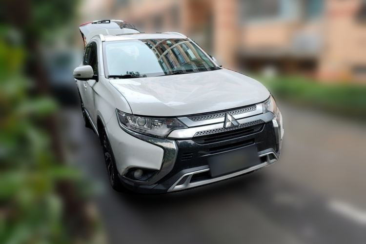 Used Mitsubishi Outlander 2019 2.0L Two-Wheel Drive Comfort Edition 5 Seats China V Standard Front Right 45 Deg