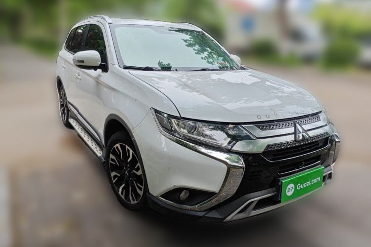 Used Mitsubishi Outlander 2019 2.0L Two-Wheel Drive Comfort Edition 7-Seater China VI Standard Front Right 45 Deg