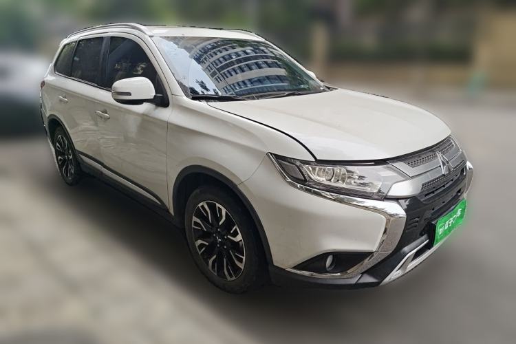 Used Mitsubishi Outlander 2019 2.0L Two-Wheel Drive Comfort Edition 5 Seats China VI Standard Front Right 45 Deg
