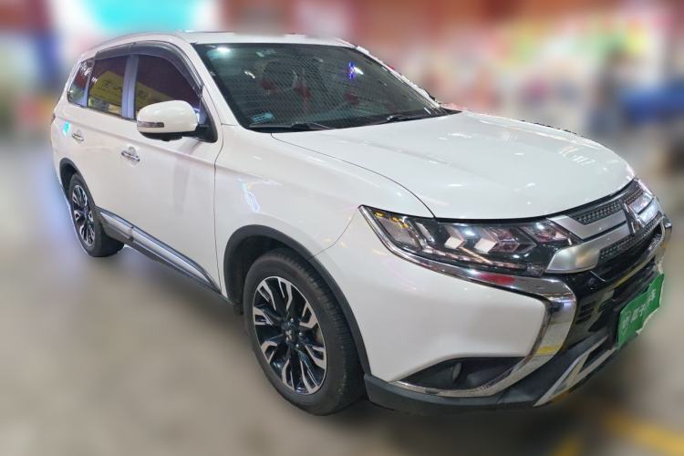 Used Mitsubishi Outlander 2019 2.4L 4x4 Zhi Xiang Edition 7 Seats China VI Standard Front Right 45 Deg