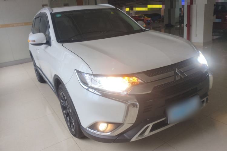 Used Mitsubishi Outlander 2019 2.0L Two-Wheel Drive Comfort Edition 5 Seats China V Standard Front Right 45 Deg
