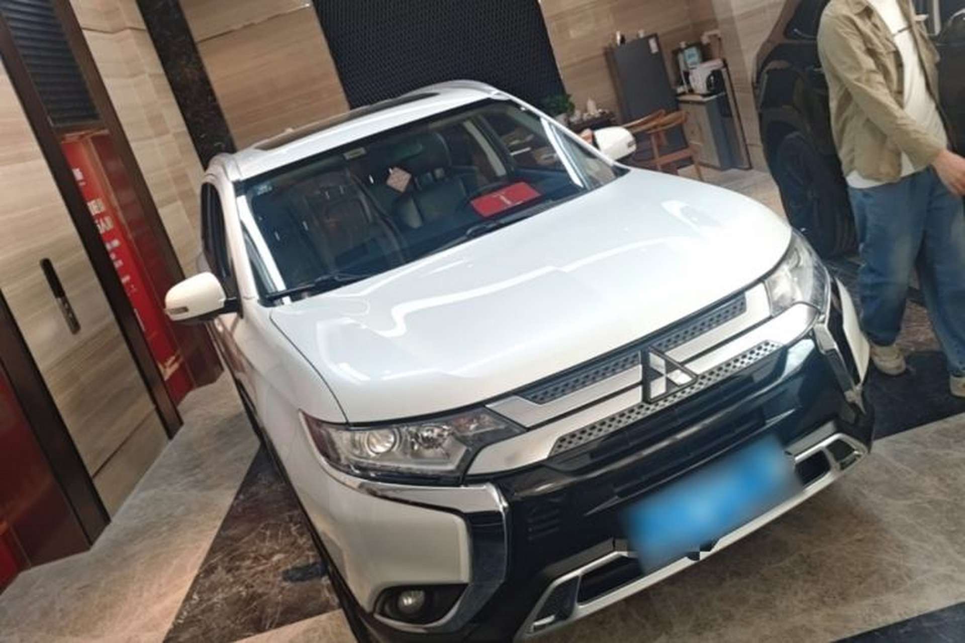 Used Mitsubishi Outlander 2019 2.0L Two-Wheel Drive Comfort Edition 5 Seats China VI Standard Front Right 45 Deg