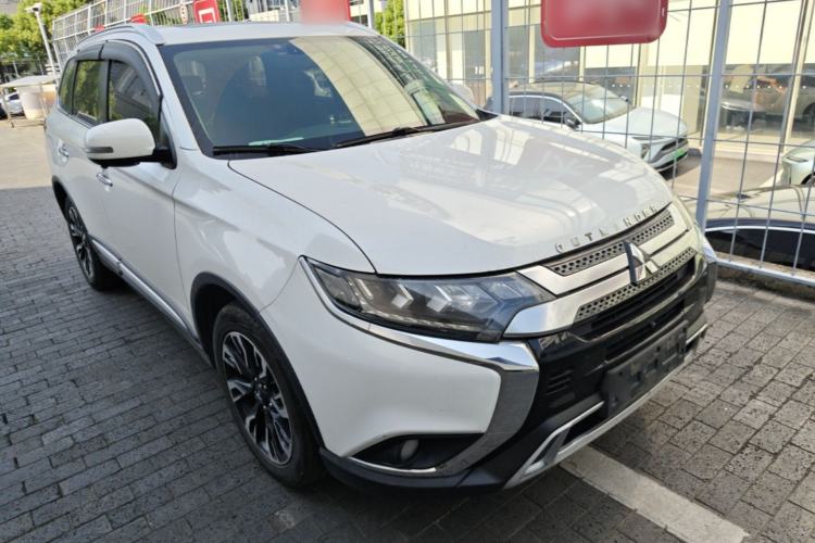 Used Mitsubishi Outlander 2019 2.4L 4x4 Zhi Xiang Edition 5 Seats China V Emission Standard Front Right 45 Deg