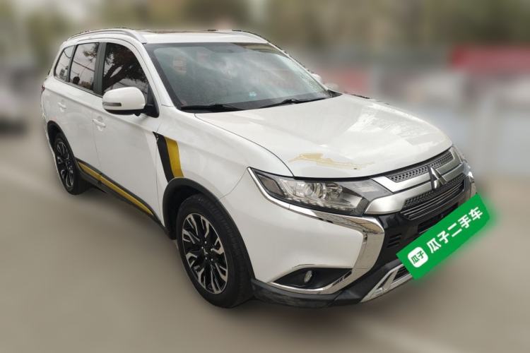 Used Mitsubishi Outlander 2019 2.0L Two-Wheel Drive Comfort Edition 7-Seater China VI Standard Front Right 45 Deg