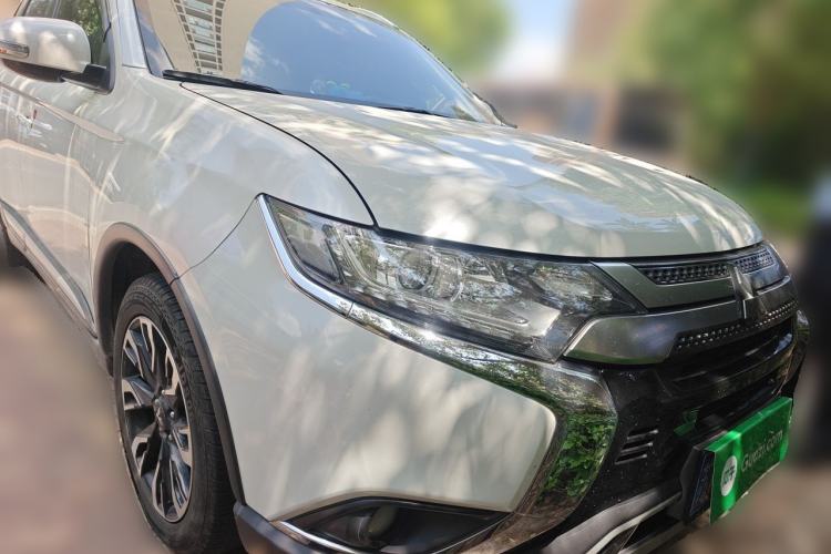 Used Mitsubishi Outlander 2019 2.0L Two-Wheel Drive Comfort Edition 5 Seats China V Standard Front Right 45 Deg
