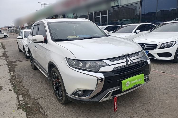 Used Mitsubishi Outlander 2019 2.4L 4x4 Zhi Xiang Edition 5 Seats China VI Standard Front Right 45 Deg